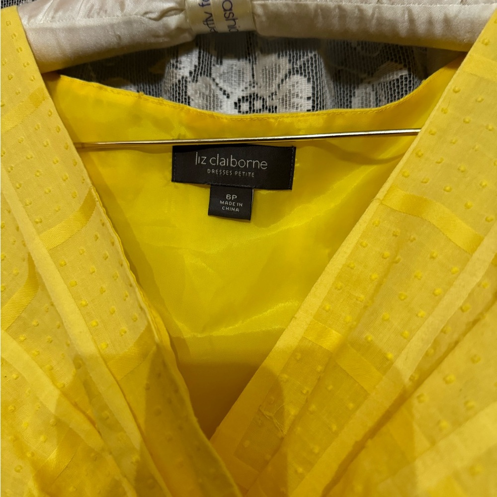 Liz Claiborne yellow lightweight dress size 6P brand new without tag - Picture 4 of 5